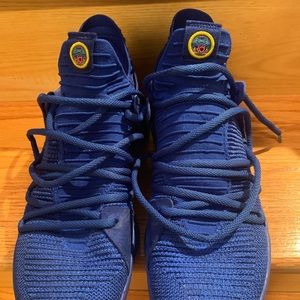 Kd basketball sneaker